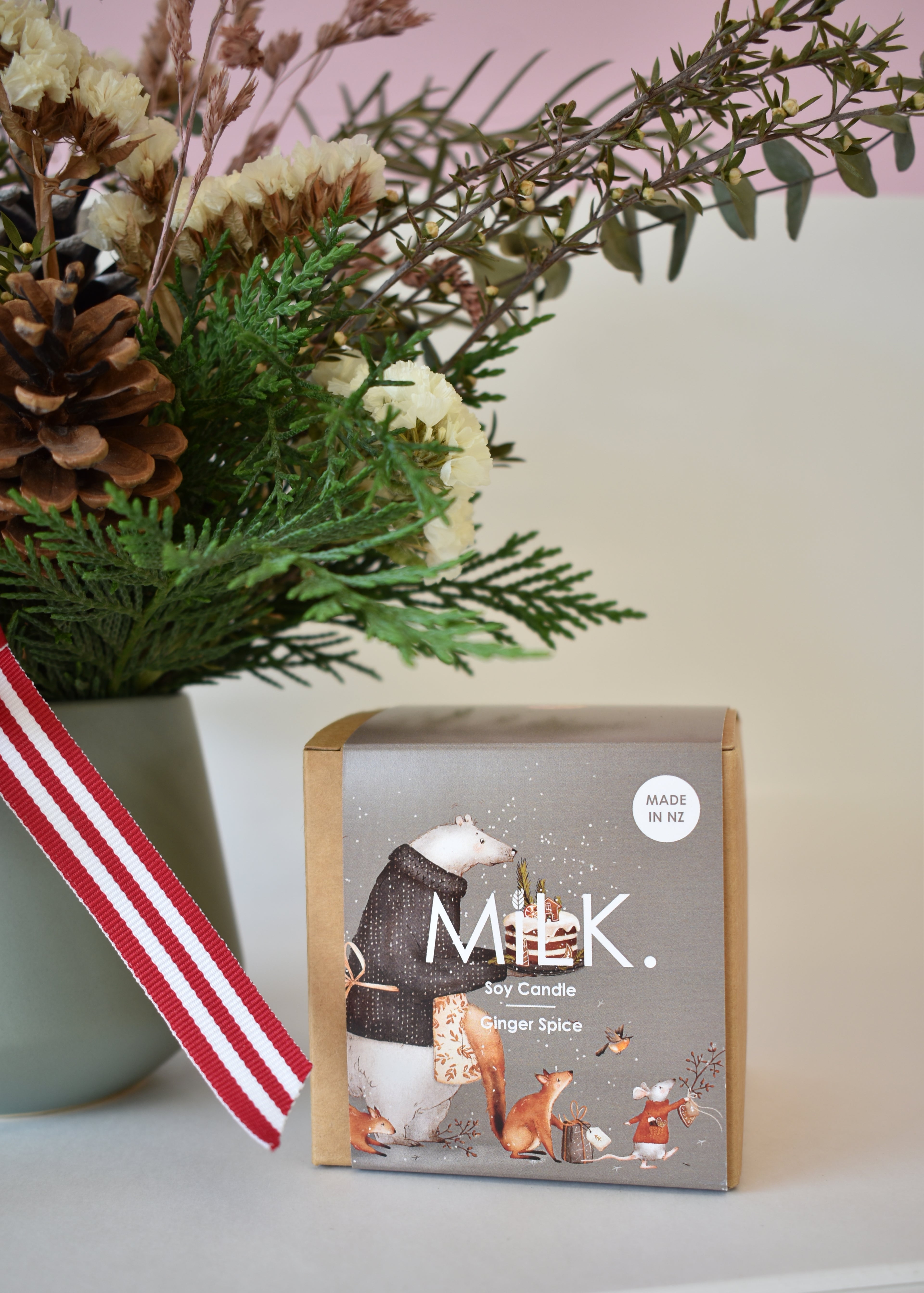 Ginger Spice soy Christmas candle with dried flower arrangement